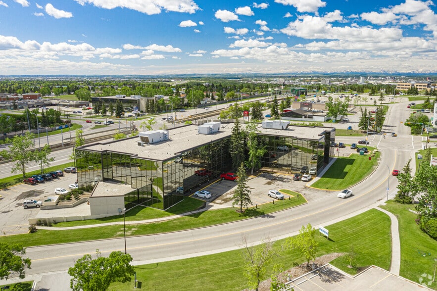 2912 Memorial Dr SE, Calgary, AB à louer - Aérien - Image 2 de 2