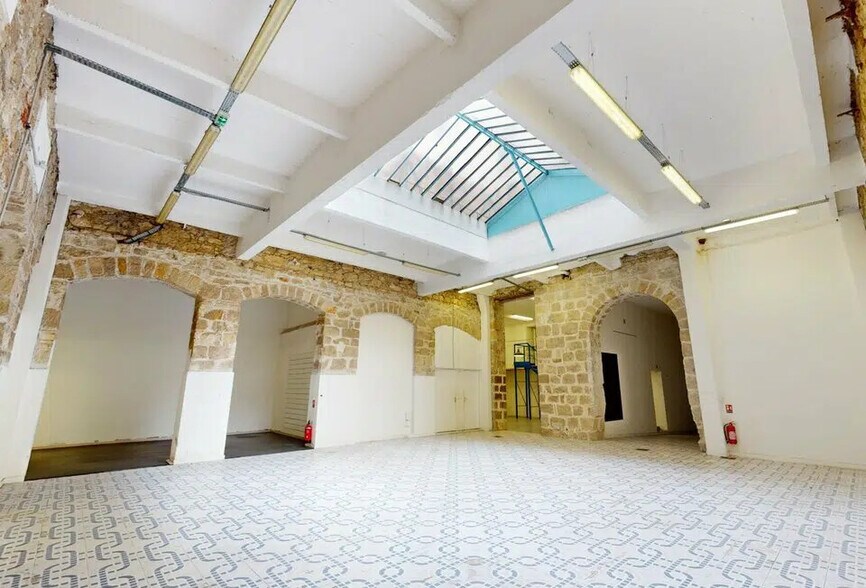 Retail in Nice for lease - Building Photo - Image 2 of 7