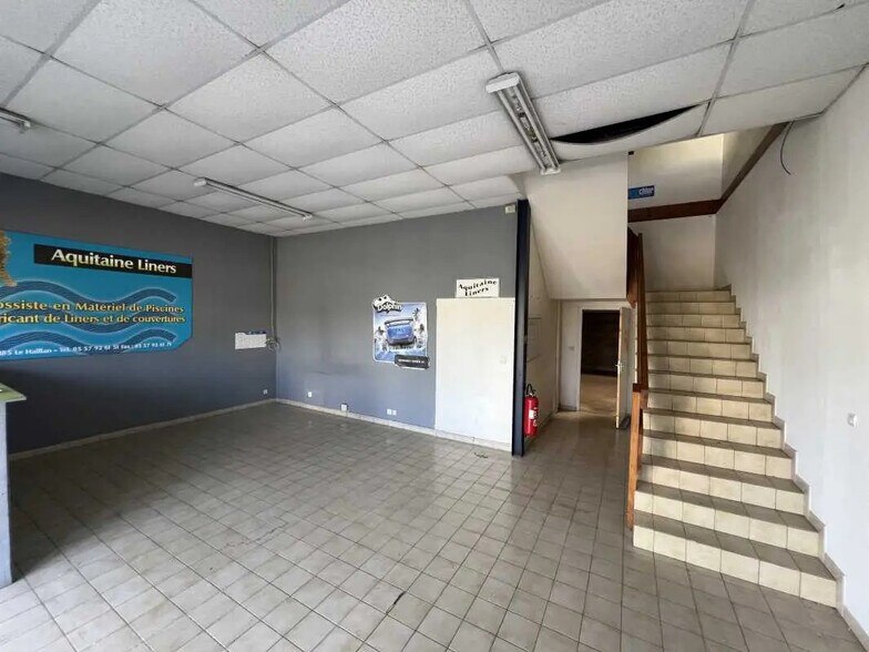 Office in Le Haillan for lease - Interior Photo - Image 2 of 13