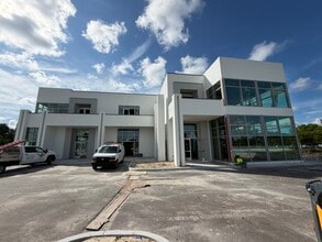 5236 Golden Gate Parkway, Naples, FL for lease Interior Photo- Image 2 of 6