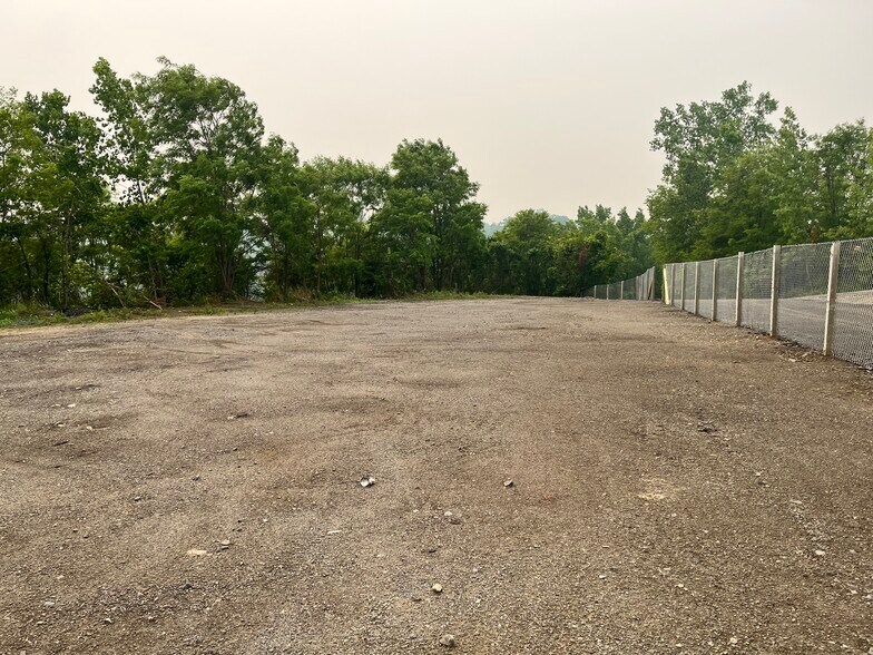 2073 Albany Post, Montrose, NY à louer - Photo du bâtiment - Image 2 de 3