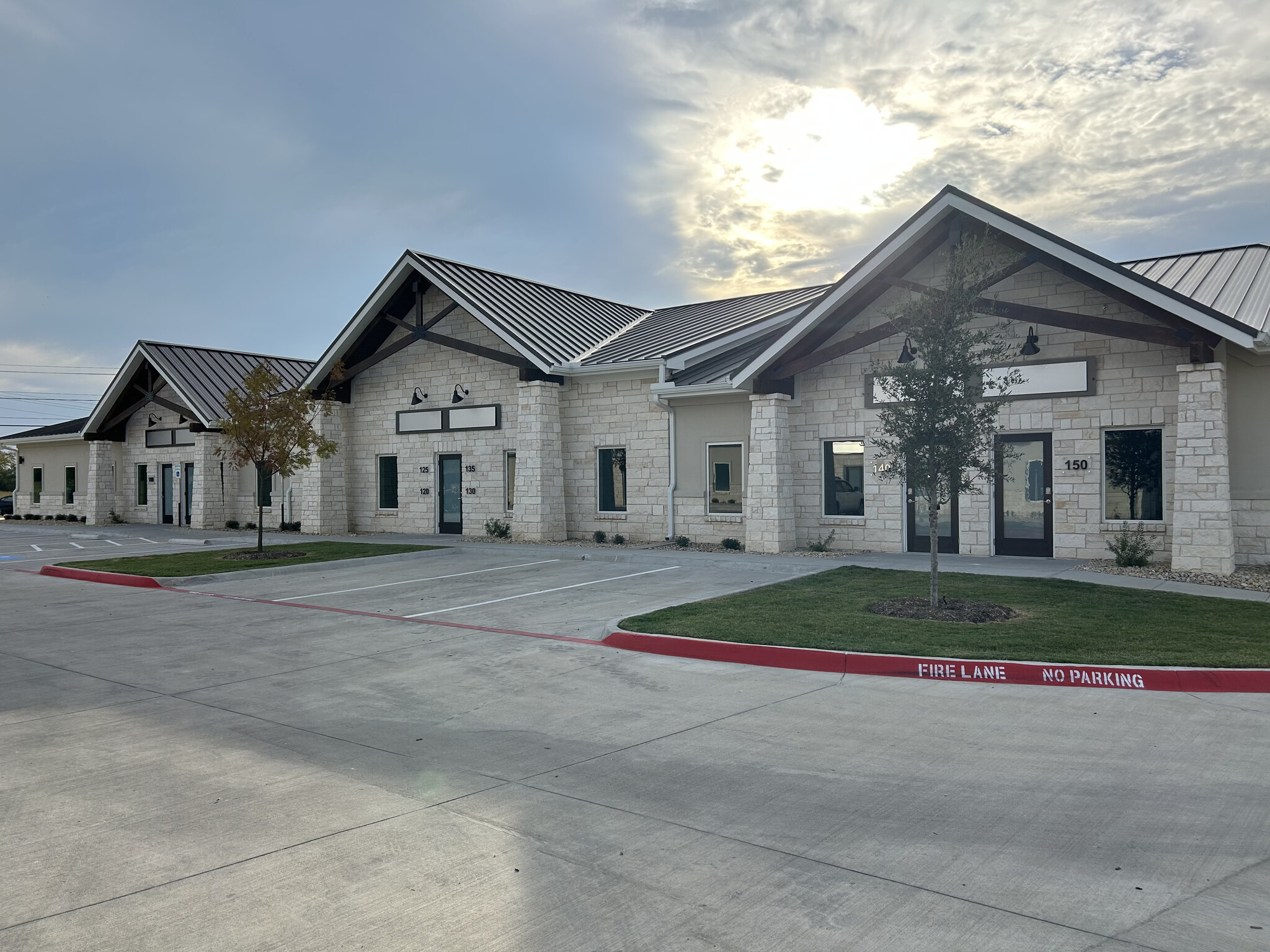 560 W Frontier Pky, Celina, TX à louer Photo principale- Image 1 de 6