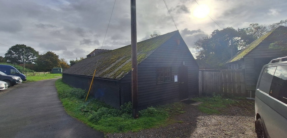 Castle Ln, West Grinstead for lease - Primary Photo - Image 1 of 3