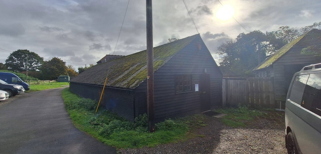 Castle Ln, West Grinstead for lease Primary Photo- Image 1 of 4