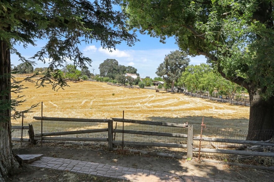 22050 E Buena Vista Rd, Clements, CA for sale - Building Photo - Image 3 of 6