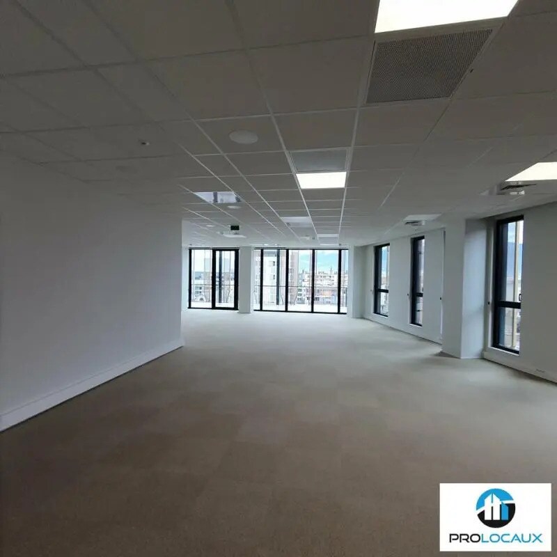 Office in Grenoble for lease Interior Photo- Image 1 of 13