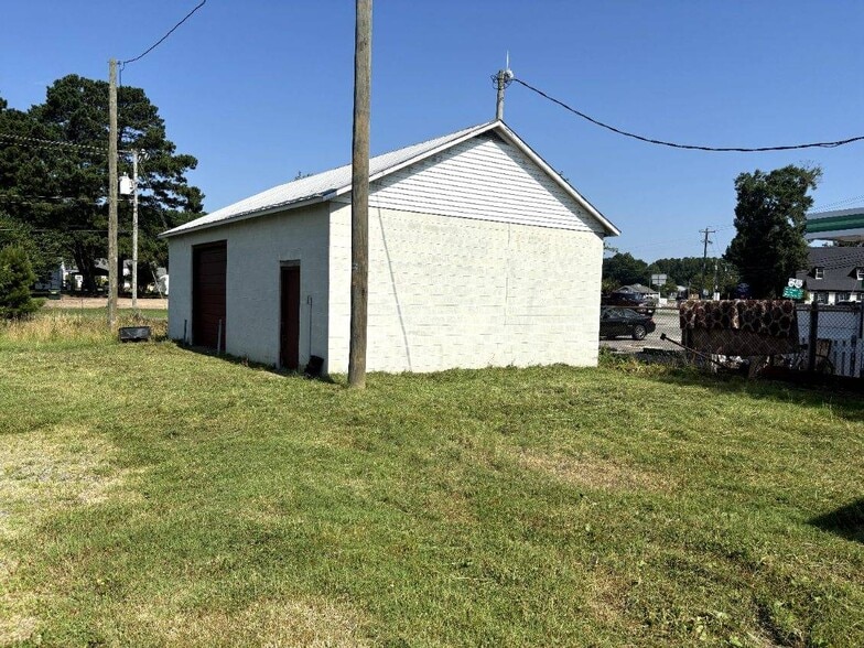 26 Main Street, Mathews, VA à vendre - Photo du bâtiment - Image 2 de 10