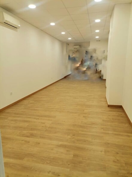 Retail in Córdoba for lease - Building Photo - Image 3 of 8