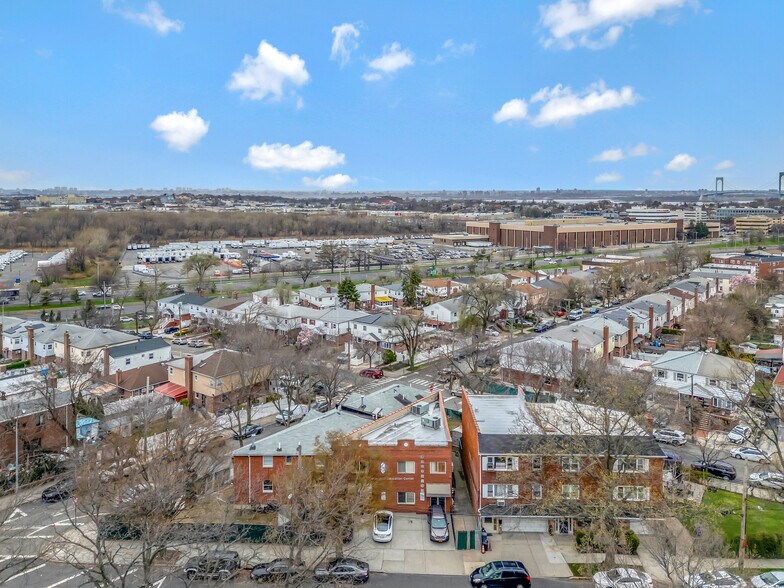 14311 Willets Point Blvd, Flushing, NY à vendre - Photo du bâtiment - Image 3 de 20