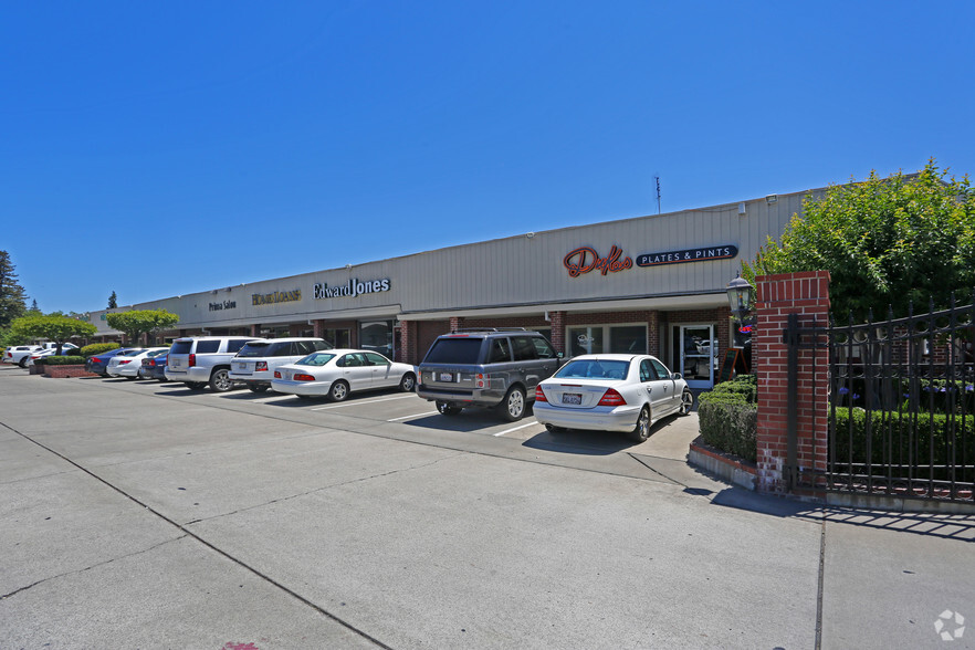 515-589 La Sierra Dr, Sacramento, CA for lease - Primary Photo - Image 1 of 10