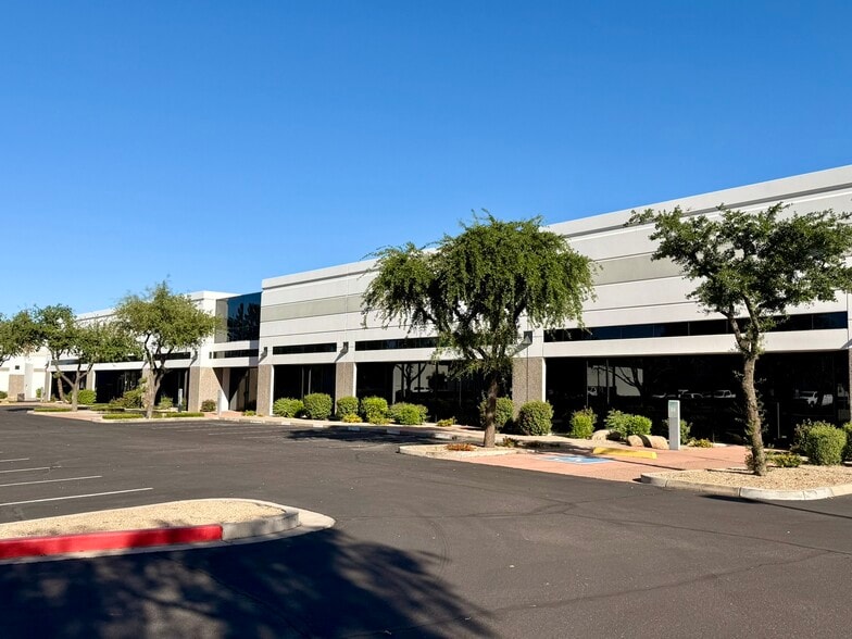 2552 W Erie Dr, Tempe, AZ for lease - Building Photo - Image 3 of 10