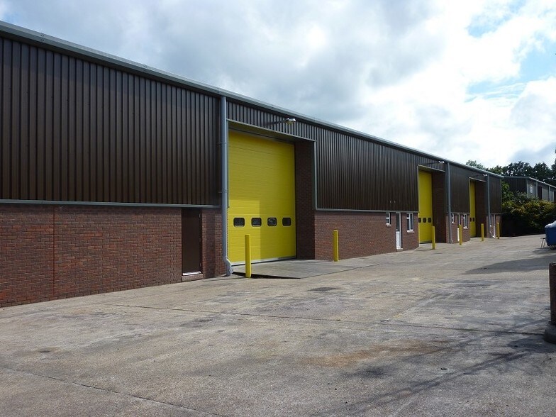 Eastbourne Rd, Lingfield à louer - Photo du bâtiment - Image 2 de 5