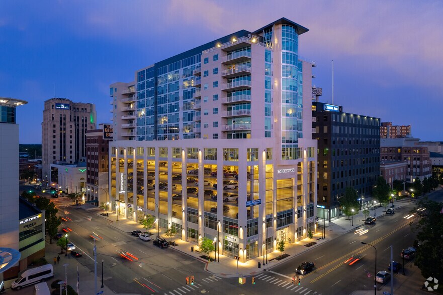 155 W Michigan Ave, Kalamazoo, MI à louer - Photo principale - Image 1 de 21