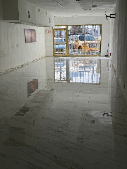 1835 E Charleston Blvd, Las Vegas, NV à vendre - Photo du bâtiment - Image 2 de 26