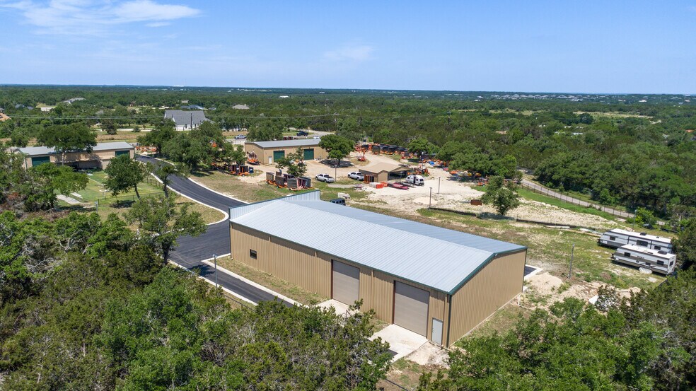 Live Oak Business Park portefeuille de 3 propriétés à vendre sur LoopNet.ca - Photo du bâtiment - Image 3 de 35