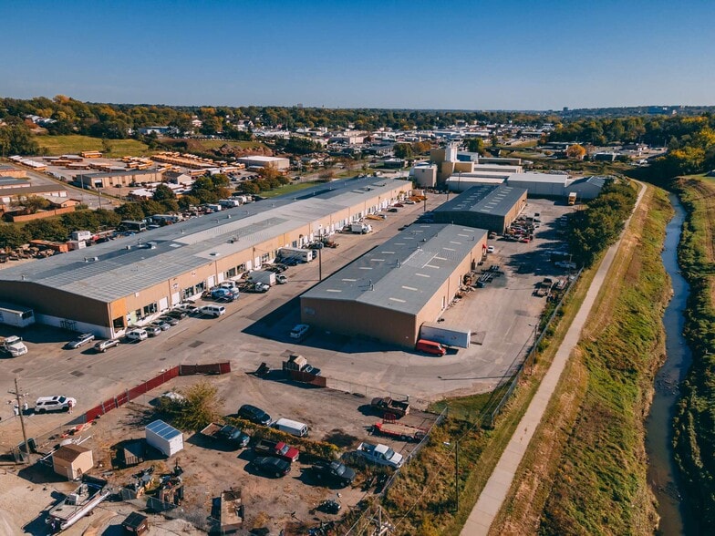 3305-3393 N 88th Plz, Omaha, NE à louer - Photo du bâtiment - Image 2 de 6