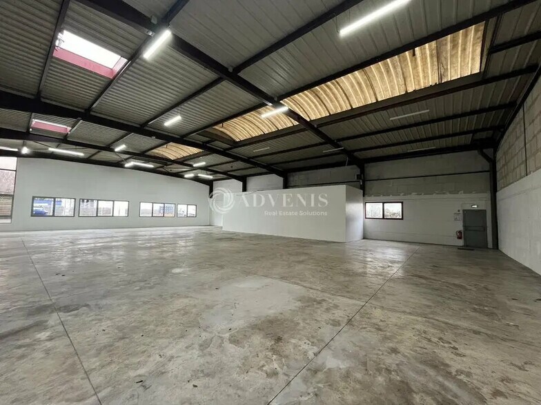 Flex in Le Blanc-Mesnil for lease - Building Photo - Image 2 of 11