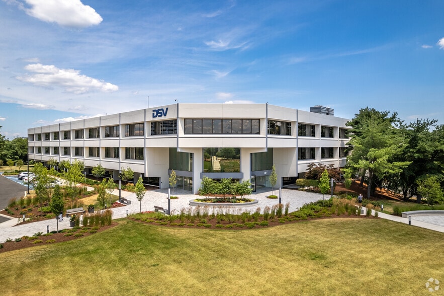 200 Wood Ave S, Iselin, NJ for lease - Building Photo - Image 1 of 7