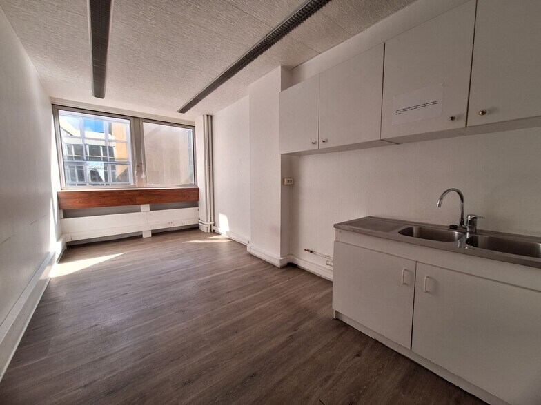 Office in Bordeaux for lease - Building Photo - Image 3 of 14