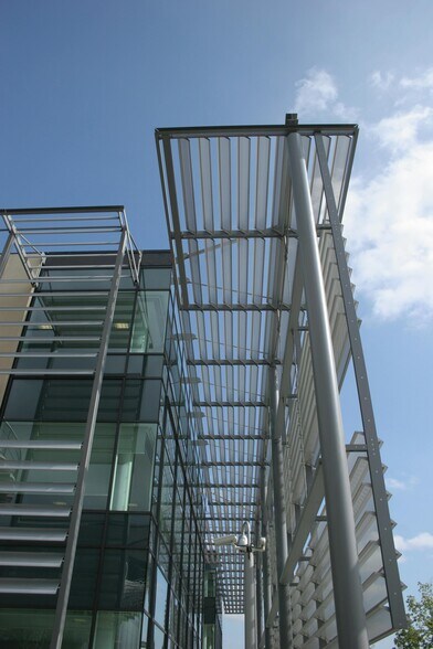 Sanderson Rd, Uxbridge à louer - Photo du bâtiment - Image 3 de 3