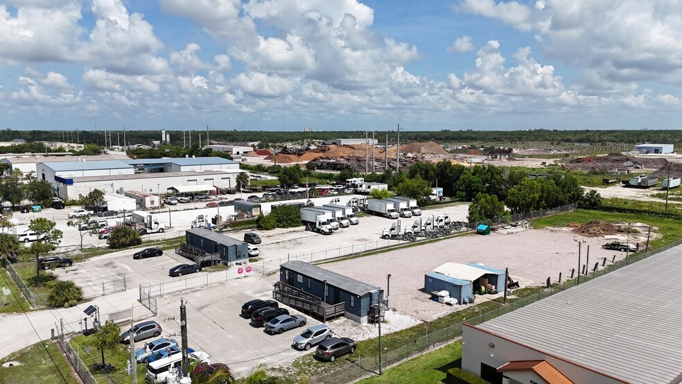 8101 Mainline Pky, Fort Myers, FL for lease - Building Photo - Image 2 of 10