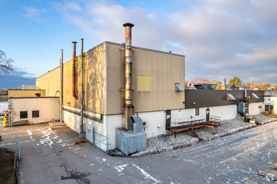 2442 S Sheridan Way, Mississauga, ON à vendre - Photo du bâtiment - Image 2 de 4