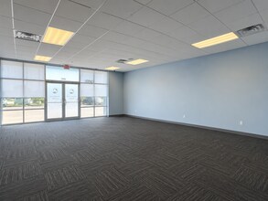 2979 Lindbergh Blvd, Springfield, IL for lease Interior Photo- Image 2 of 3