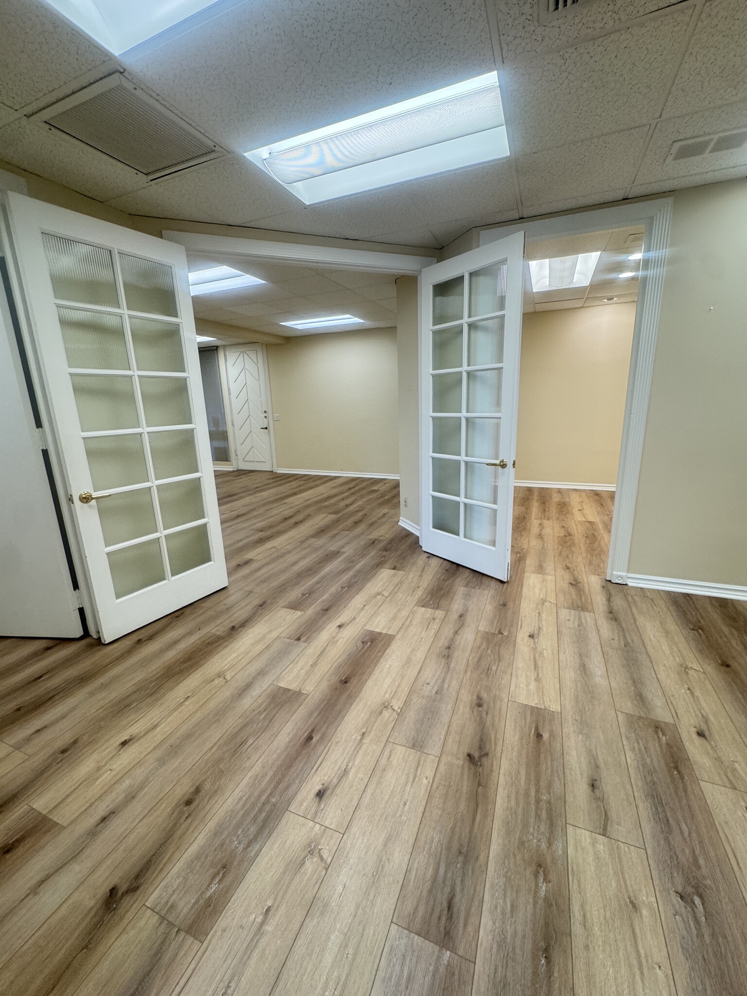 1101 Dove St, Newport Beach, CA for lease Primary Photo- Image 1 of 44