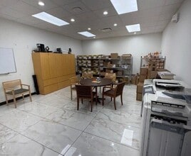 1103 E Airtex Dr, Houston, TX à louer Photo intérieure- Image 2 de 8