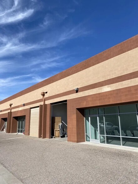 300 N Pasadena St, Gilbert, AZ à louer - Photo du bâtiment - Image 3 de 10