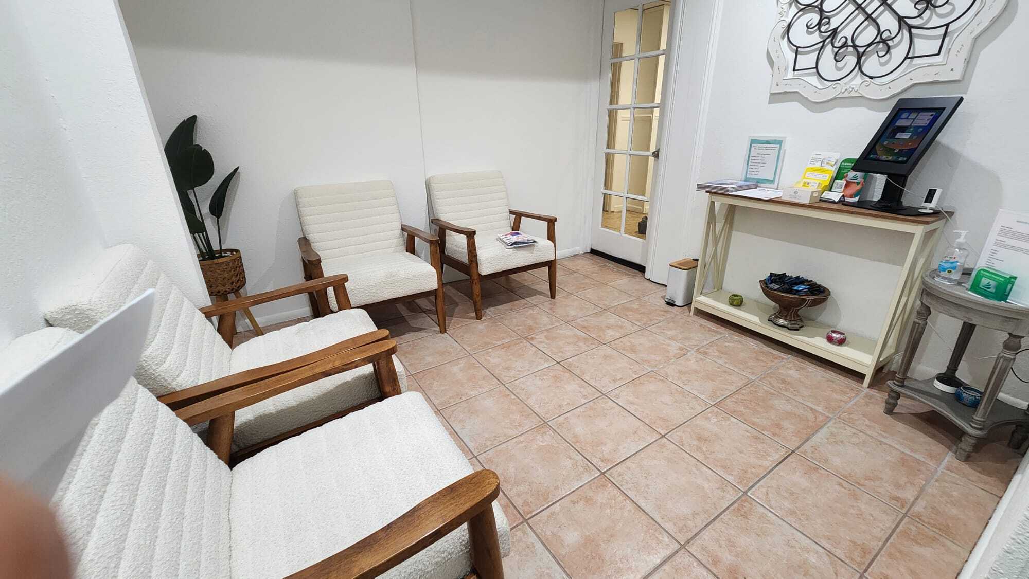 7800 W Oakland Park Blvd, Sunrise, FL for lease Interior Photo- Image 1 of 16