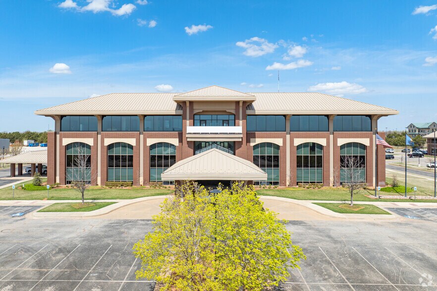 601 E Britton Rd, Oklahoma City, OK à louer - Photo du bâtiment - Image 1 de 8