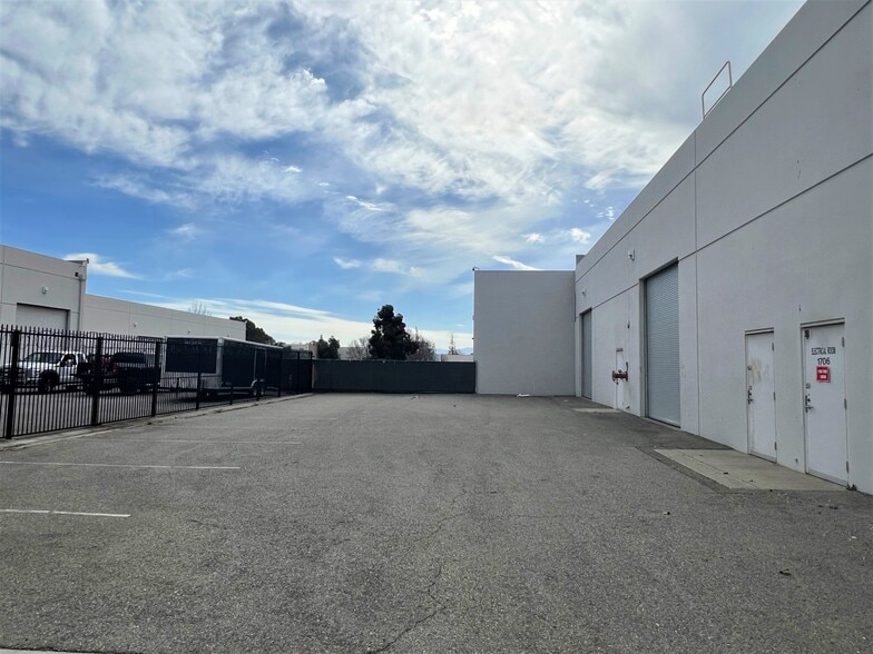 1706 E Francis St, Ontario, CA for lease - Building Photo - Image 2 of 2