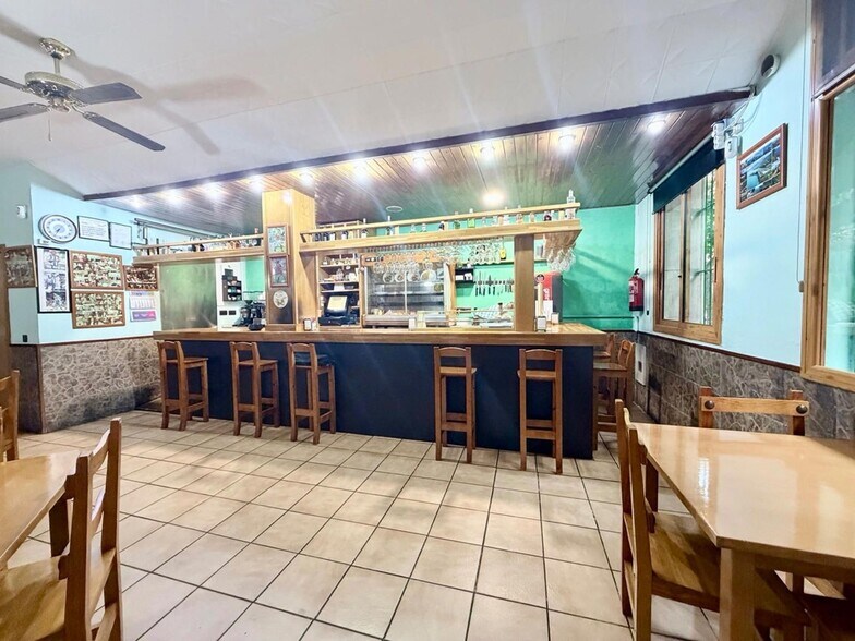 Retail in Barcelona, Barcelona for lease - Building Photo - Image 1 of 2