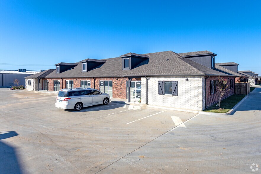 15067 S Elwood Ave, Glenpool, OK à vendre - Photo du bâtiment - Image 3 de 3