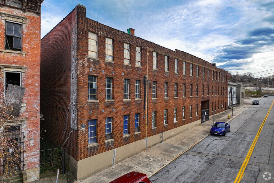 2624 Colerain Ave, Cincinnati, OH à louer - Photo du bâtiment - Image 1 de 11