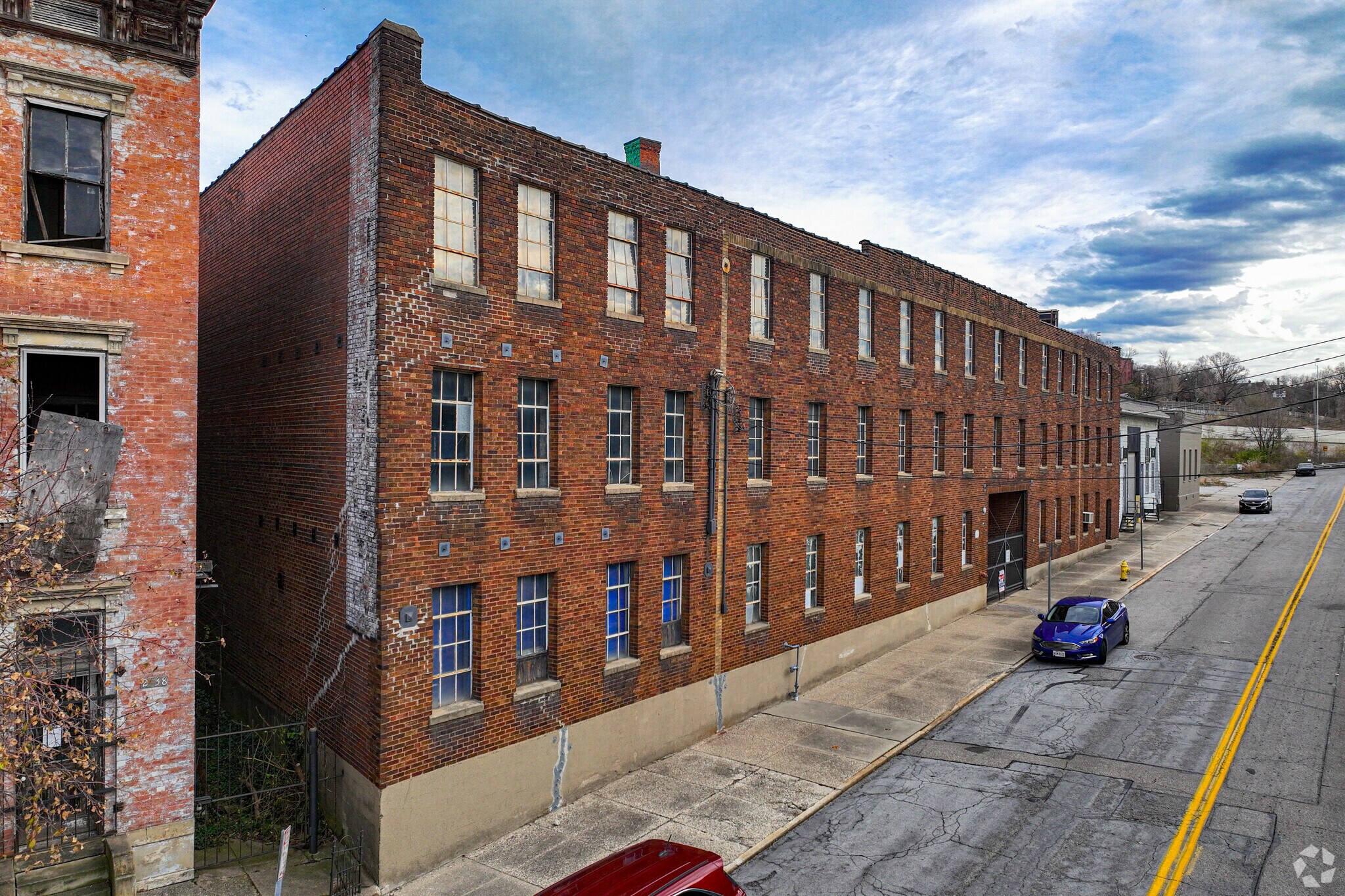 2624 Colerain Ave, Cincinnati, OH à louer Photo du bâtiment- Image 1 de 12