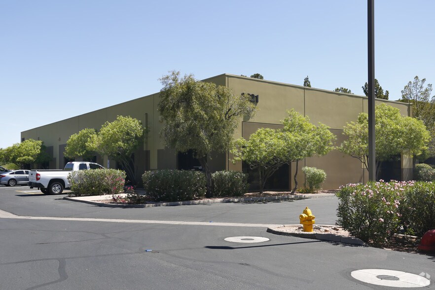 3001 S 35th St, Phoenix, AZ à louer - Photo du bâtiment - Image 3 de 4