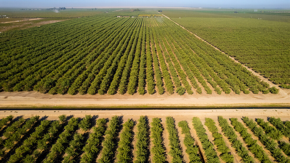 NW and SE corners of Avenue 11 & Rd. 22 1/2, Madera, CA for sale - Primary Photo - Image 1 of 1