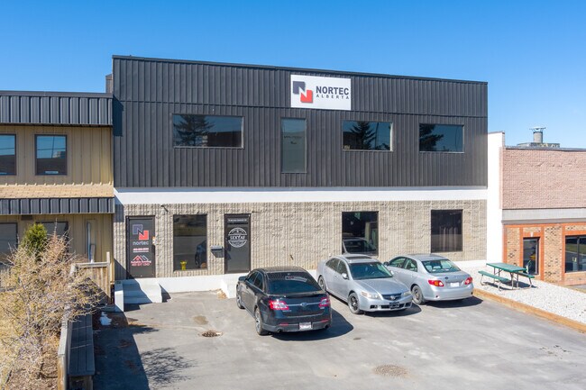 Plus de détails pour 75 Skyline Cres NE, Calgary, AB - Industriel à vendre