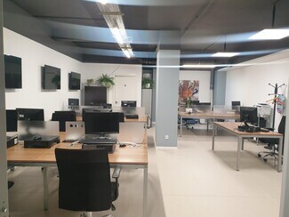 Plus de détails pour Multi-résidentiel à vendre