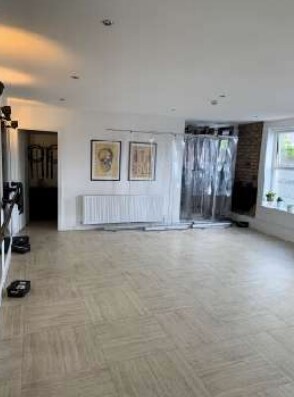 5a Railway St, Cleckheaton à louer Photo intérieure- Image 1 de 3