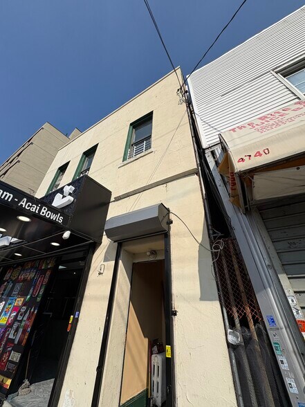 4742 White Plains Rd, Bronx, NY à vendre - Photo du bâtiment - Image 3 de 5