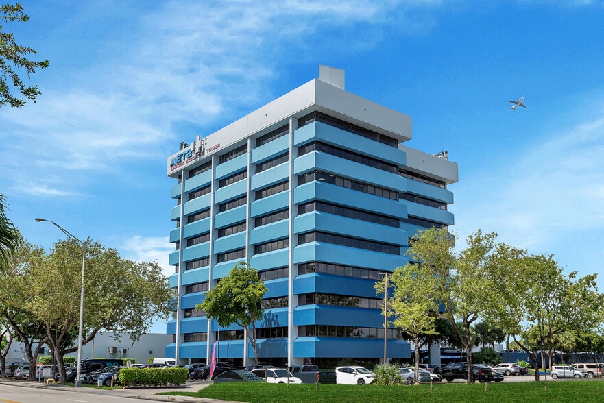 1150 NW 72nd Ave, Miami, FL à louer - Photo principale - Image 2 de 35