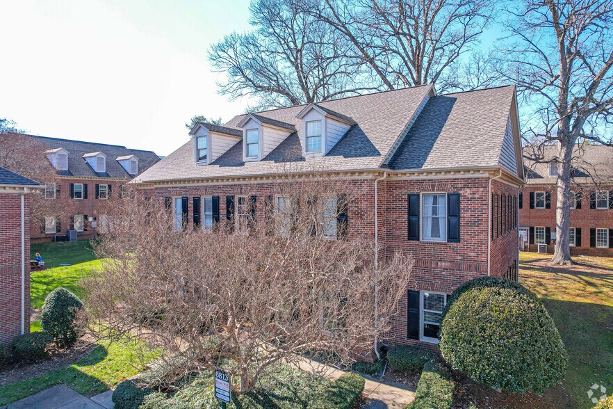 6813 Fairview Rd, Charlotte, NC à louer - Photo principale - Image 1 de 13