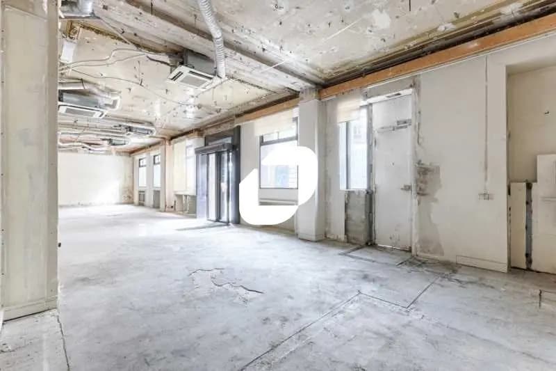 Retail in Paris for lease - Interior Photo - Image 1 of 15