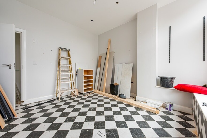 Hornsey Rd, London for sale - Interior Photo - Image 2 of 4