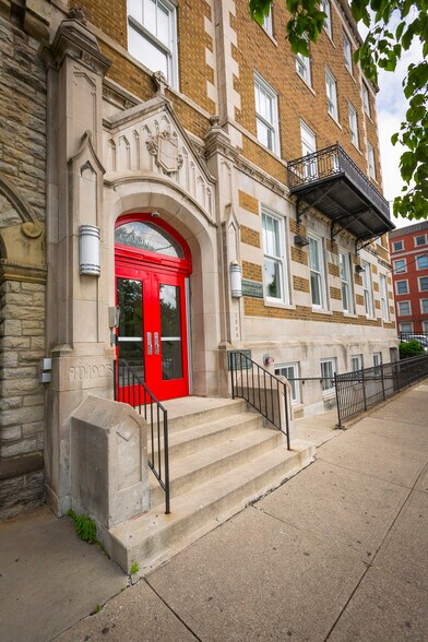 1308 Race St, Cincinnati, OH à louer - Photo du bâtiment - Image 2 de 8
