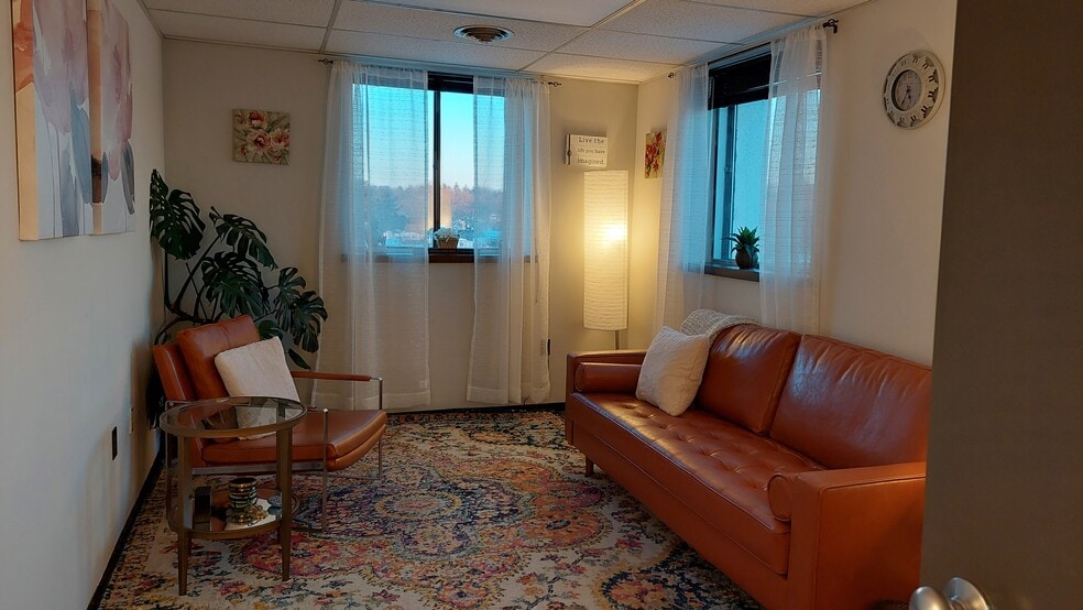 2-100 Tower Office Park, Woburn, MA for lease - Interior Photo - Image 3 of 6