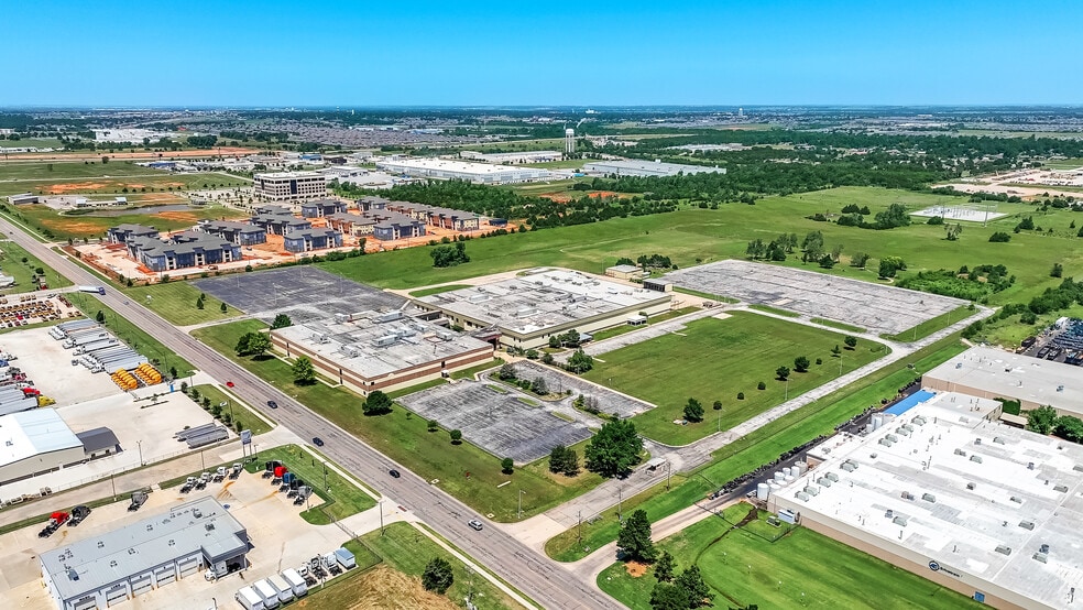 10321 W Reno Ave, Oklahoma City, OK for lease - Building Photo - Image 3 of 49